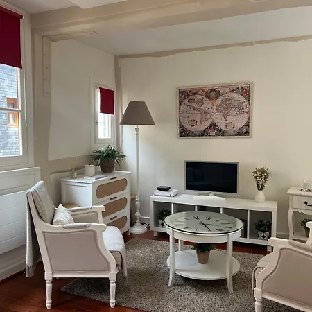 Miscanthus Apartment